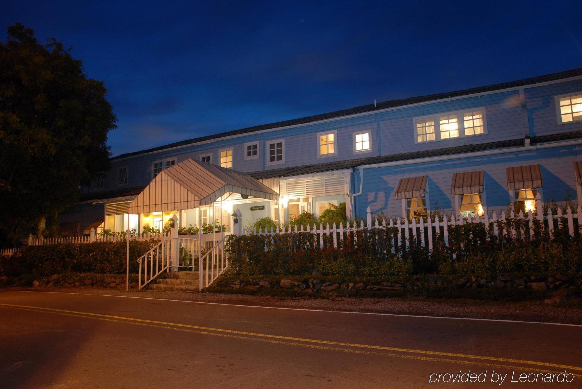 The Riverside Inn Boquete Exterior photo